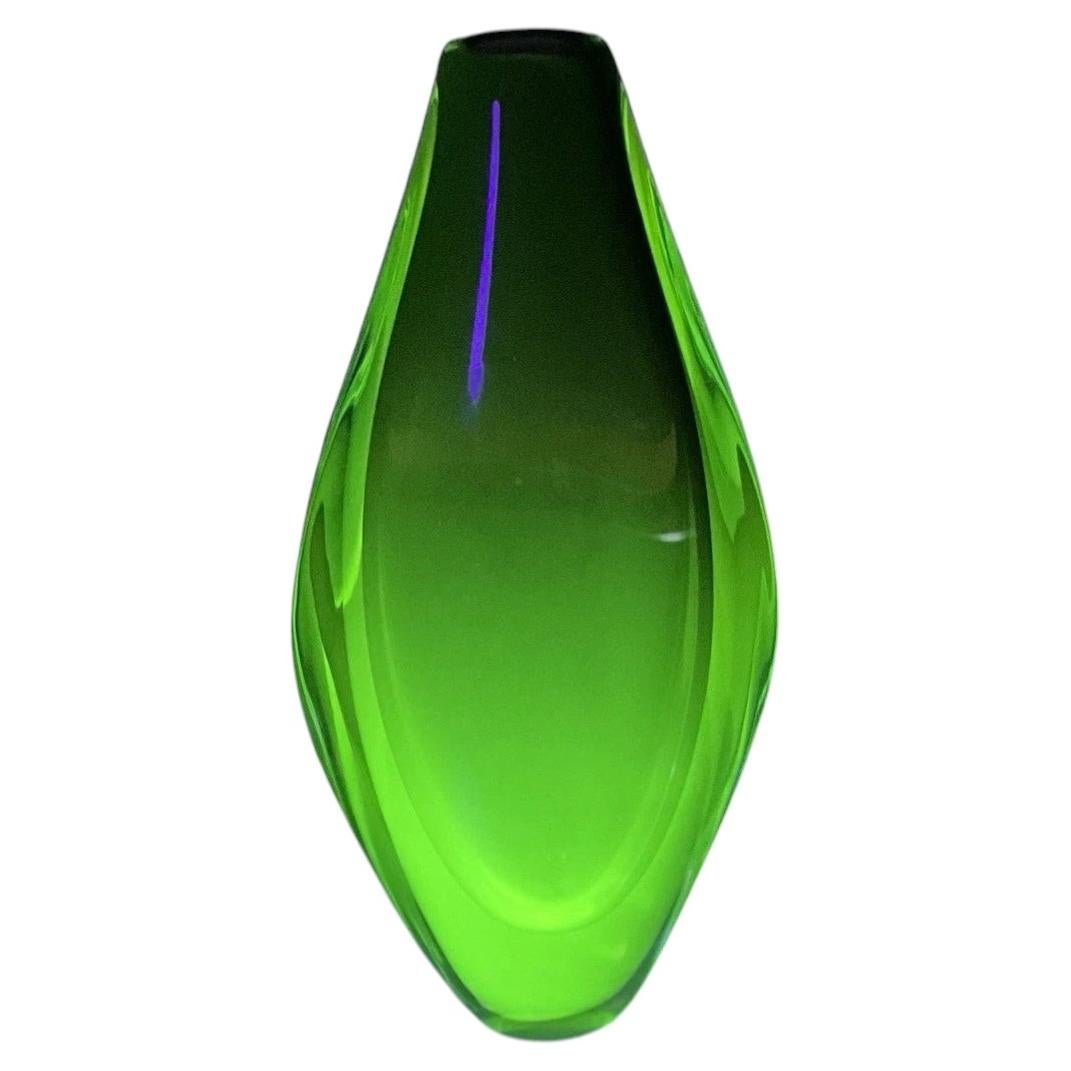 Rare Murano Flavio Poli For Seguso Uranium Green & Ruby Sommerso Vase ca. 1960s For Sale