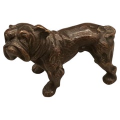 Sculpture autrichienne en bronze peint à froid représentant un chien de race Boxer, début du XXe siècle