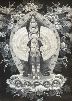 Thangka tibetana di Avalokiteshvara in bianco e nero della fine del XX secolo, con broccato