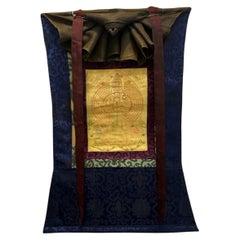Thangka tibetana de oro de finales del siglo XX que representa a Avalokiteshvara de las Mil Brazos, con seda