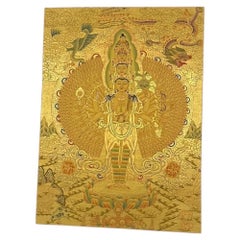 Thangka tibetana de finales del siglo XX representando a Lokeshvara de las Mil Brazos, realizada en oro de 24 quilates con técnica de rayado, de Samye