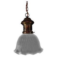 Lampada a sospensione vintage Holophane in vetro prismatico scanalato con struttura in ottone bronzato