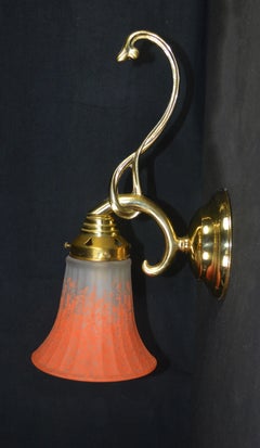 French Mid-Century Art Nouveau Style Brass Wall Sconce with Ribbed Glass Shade
