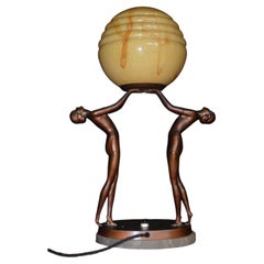 Lampe de table Art déco française représentant une danseuse, avec socle en marbre et globe en verre, 1930