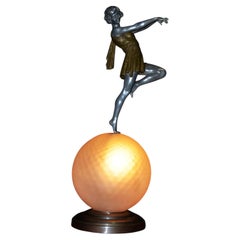Lampe de table figurative « Danseuse » en bronze de style Art déco française, signée Émile Carlier, avec verre d'art