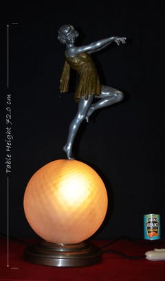 Lampe de table figurative « Danseuse » en bronze de style Art déco française, signée Émile Carlier, avec verre d'art