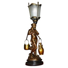 Lámpara de mesa figurativa de estilo Art Nouveau de Luca Madrassi, en bronce, con pantalla de cristal curvada