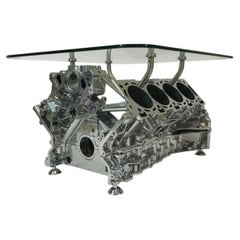 Table basse fabriquée à partir du bloc-moteur d'une Aston Martin V8 Vantage