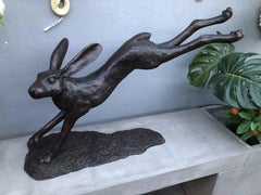 Gartenskulptur „Laufender Hase“ aus Bronzeguss, 90 cm lang