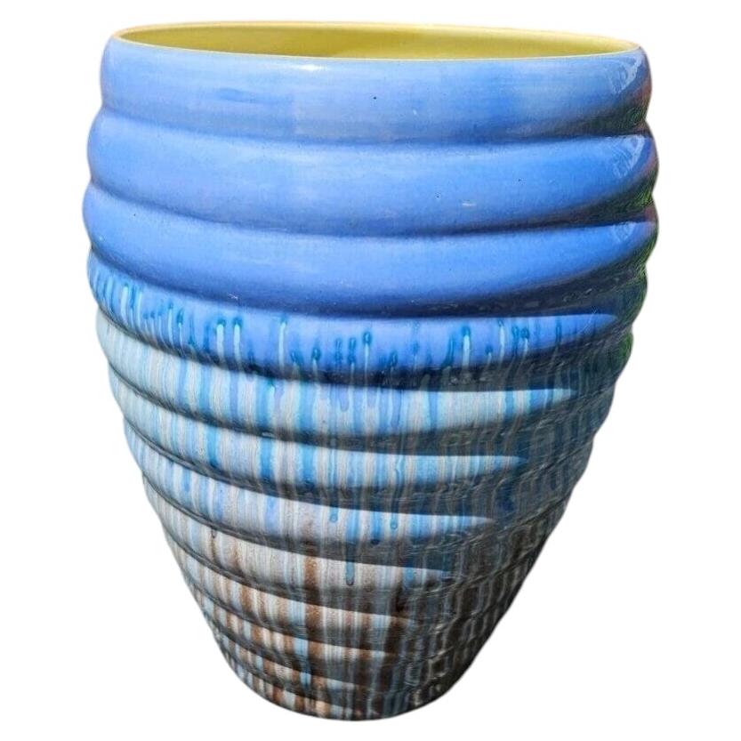 Shelley Art Deco Harmony Drip Ware Ribbed Vase, circa 1930 For Sale
