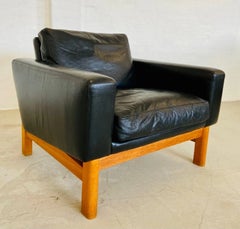Vintage-Lounge-Sessel „Poul M Volther“ aus schwarzem Leder und Eiche, entworfen von Erik Jørgensen