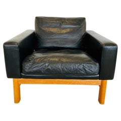 Poltrona vintage danese "Poul M Volther" in pelle nera e rovere, disegnata da Erik Jørgensen