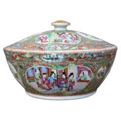 Chinese Qing Dynasty Famille Rose Canton Covered Bowl, 19th Century