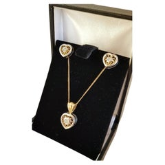 Ensemble pendentif et boucles d'oreilles en forme de cœur en or 18 carats et diamants