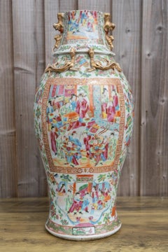Antique Chinese Qing Dynasty Famille Rose Porcelain Vase, 19th Century