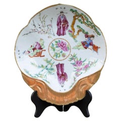Chinese Qing Dynasty Wu Shuang Pu Scalloped Porcelain Dish, 19th Century