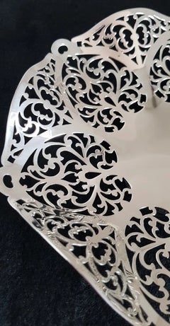 Wheeldon Brothers Sterling Silver Cake / Fruit Stand, Sheffield 1974