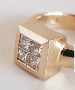 Bague vintage en or jaune 14 carats, sertie de quatre diamants taille princesse