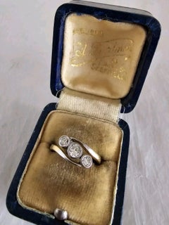 Vintage Three-Stone Diamond Crossover Ring in 18ct Gold & Platinum