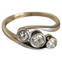 Vintage Three-Stone Diamond Crossover Ring in 18ct Gold & Platinum