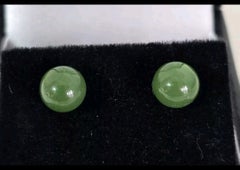 Pendientes de botón vintage de oro amarillo de 14 quilates con esferas de jadeíta