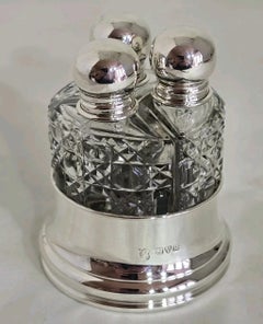 Frascos de perfume de cristal tallado de estilo Art Déco con soporte de plata de ley, 1923