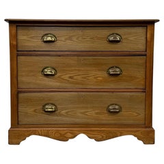 Magnifique commode antique anglaise en frêne datant du début du XXe siècle