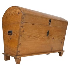 Fine 19th Century Antique English Pine Dome-Top Storage Chest