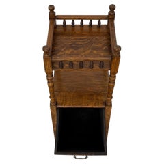 Fine Early 20th Century Antique English Golden Oak Cabinet