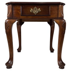 Magnifique table d'appoint antique en noyer anglais, datant du début du XXe siècle