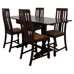 Bonita mesa de comedor antigua de roble inglés de principios del siglo XX con cuatro sillas