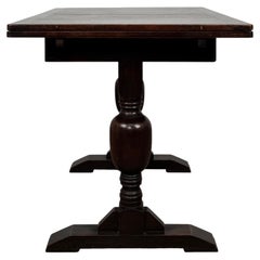 Bonita mesa de comedor antigua de roble inglés de principios del siglo XX con cuatro sillas
