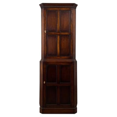 Edwardian English Oak Corner Cabinet, circa 1910
