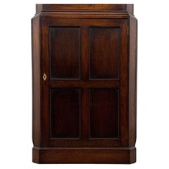 Edwardian English Oak Corner Cabinet, circa 1910