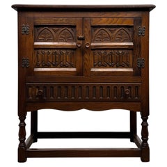 Fine Antique Early 20th Century English Oak Cupboard