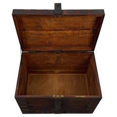 Magnifique coffre à argent antique anglais de style victorien du XIXe siècle, en chêne cerclé de fer