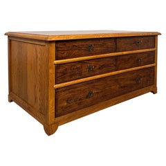 Magnifique commode basse en chêne vintage datant du milieu du XXe siècle