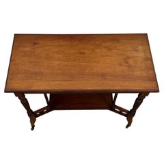 Bonita mesita auxiliar inglesa de estilo eduardiano, de principios del siglo XX, fabricada en madera de nogal