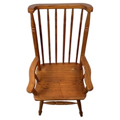 Magnifique fauteuil de style champêtre du XXe siècle en pin de pinède, avec dossier à barreaux