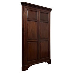 Fine Quality Antique 18th Century Georgian Mahogany Corner Cupboard