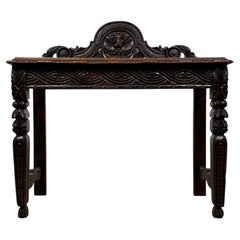 Table d'appoint victorienne du XIXe siècle en chêne sculpté, de grande qualité