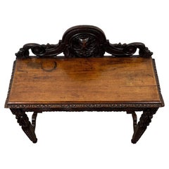 Table d'appoint victorienne du XIXe siècle en chêne sculpté, de grande qualité