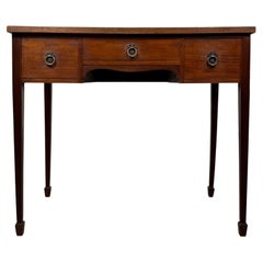 Fine Quality Antique Traditional 20th Century Mahogany Writing Desk
