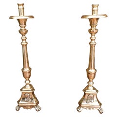 Coppia di candelieri ecclesiastici antichi inglesi in ottone, 1860 circa