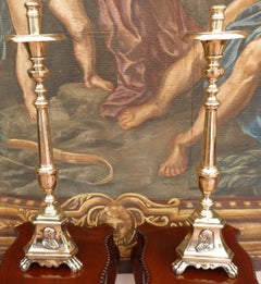 Coppia di candelieri ecclesiastici antichi inglesi in ottone, 1860 circa