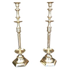 Coppia di candelieri da altare in ottone di epoca vittoriana, 1860 circa
