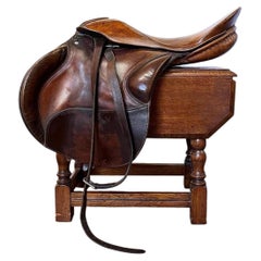 Sella da equitazione inglese in pelle per uso generico della fine del XX secolo