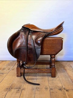 Sella da equitazione inglese in pelle per uso generico della fine del XX secolo
