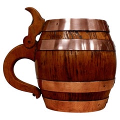 Jarra de cerveza de taberna antigua, de roble y cobre, con forma de barril