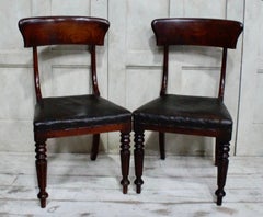 Antikes Paar Stühle im Regency-Stil aus Mahagoni mit Wachstuchbezug, um 1830